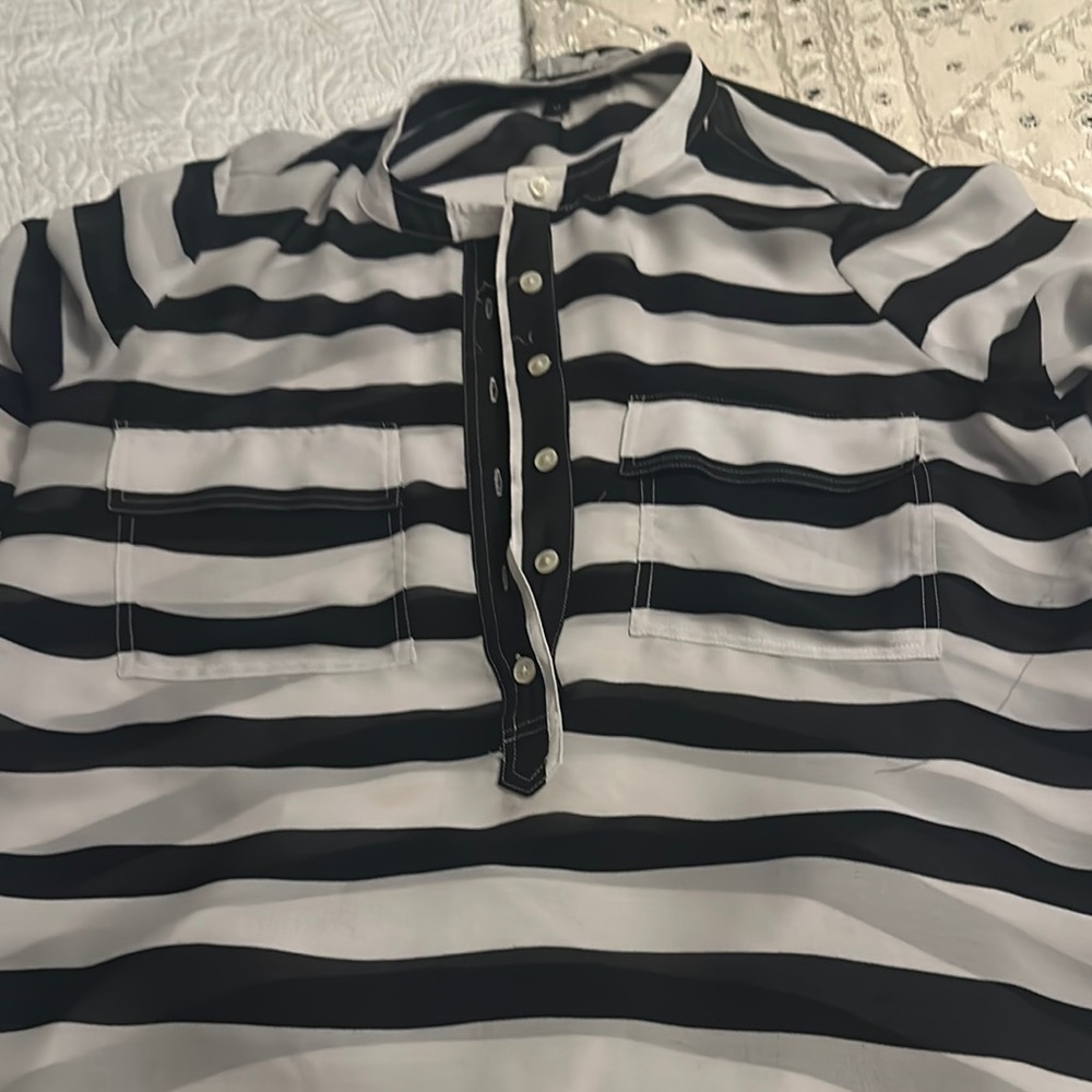 Black and White Striped Banana Republic top. Medium long sleeve striped!